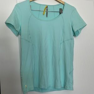 Lole women's training shirt size L baby blue perfect for spring